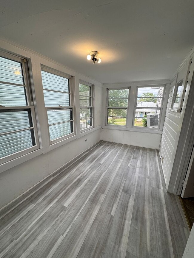 Building Photo - 927 Highland Ave