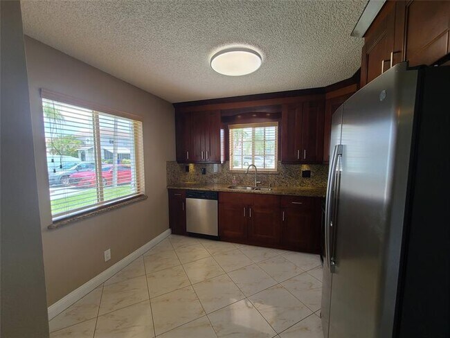 Building Photo - 1427 SW 48th Terrace