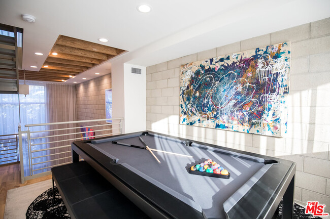 Building Photo - 3450 Cahuenga Blvd