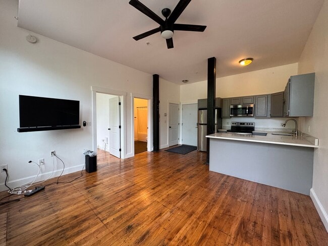 Building Photo - Westbrook 1BD/1BA Condo at Riverfront Loft...