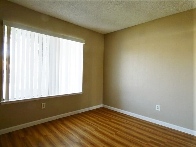 Building Photo - ***COMING SOON*** SPACIOUS SINGLE STORY 2 ...