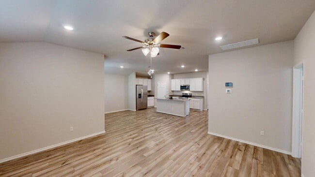 Building Photo - "Spacious 4-Bedroom Gem on Luella Drive – Your Perfect Killeen Retreat!"