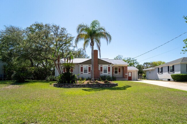 Building Photo - Davis Shores 3/2 Single Family Home