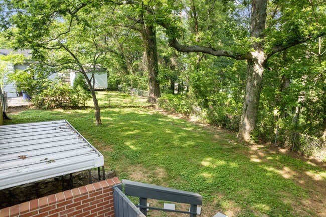 Building Photo - Beautiful home just north of downtown Columbia. Located on a quiet street. 3 Bed 1 Bath. Availabl...