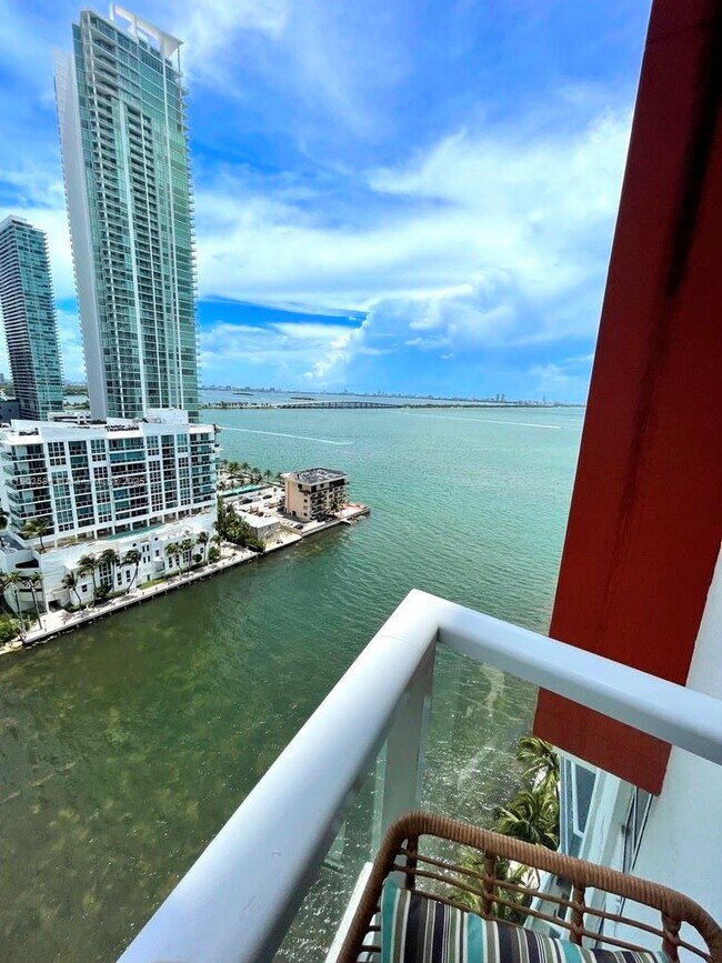 Building Photo - 601 NE 27th St