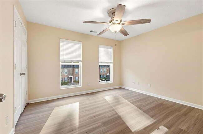 Building Photo - 245 Winding River Dr