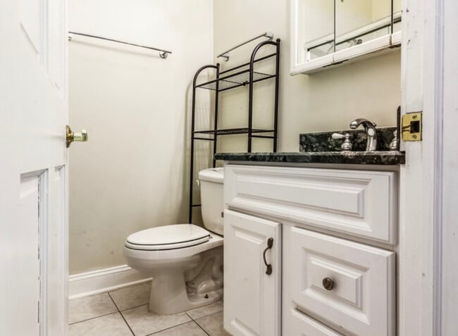 Building Photo - 5323 S Harper Ave