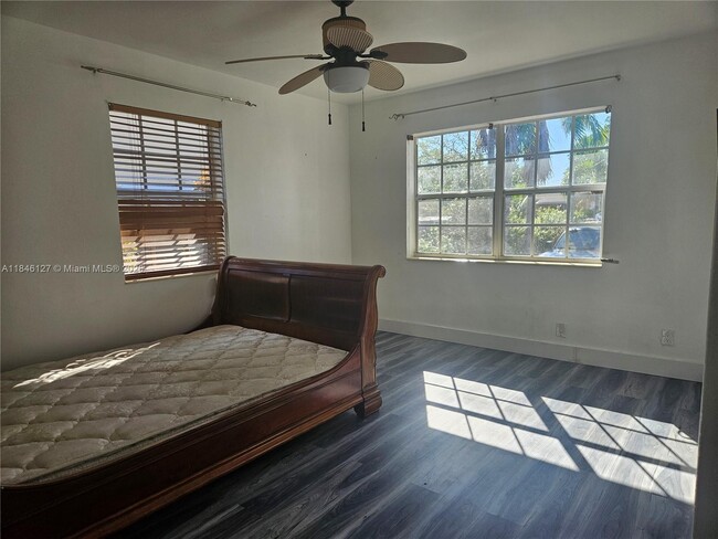 Building Photo - 2835 Plunkett St