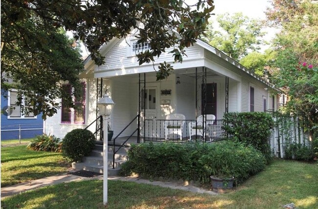 Building Photo - 1132 Columbia St