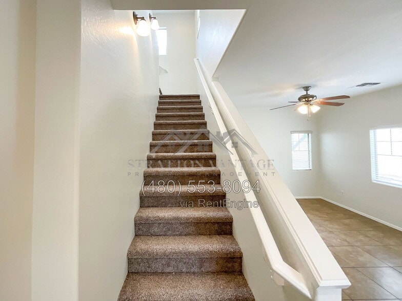 Building Photo - 4737 E Olney Ave
