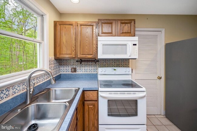 Building Photo - 130 Spring Wood Dr