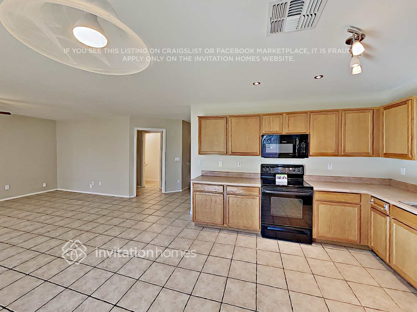 Building Photo - 423 S Sabrina