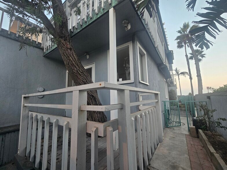 Building Photo - 3501 Ocean Front Walk