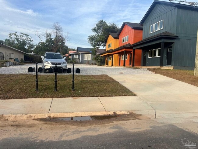 Building Photo - 305 N Pace Blvd