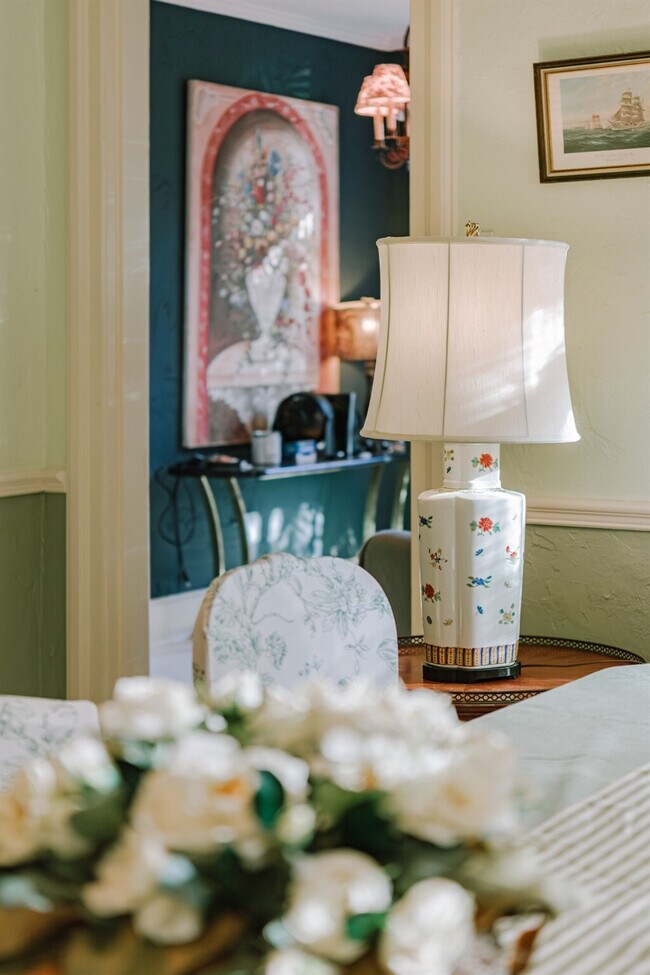 Building Photo - 519 28th St