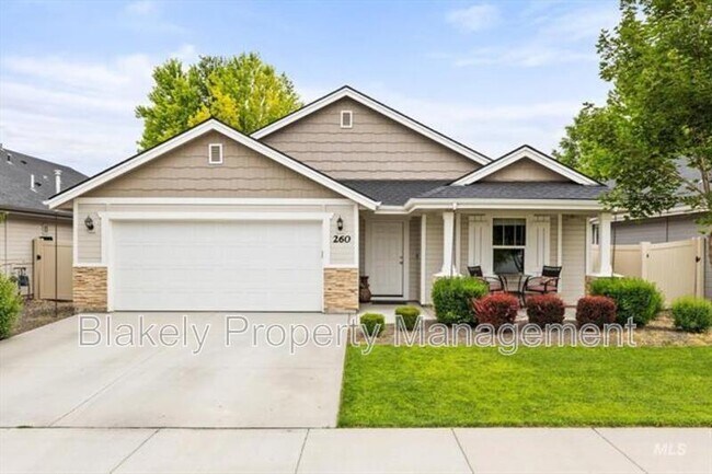 Primary Photo - 260 W Waukesha St
