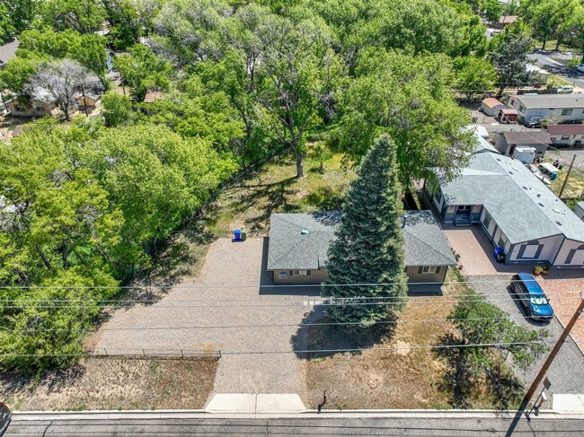Building Photo - Huge Backyard Close to Downtown Prescott!