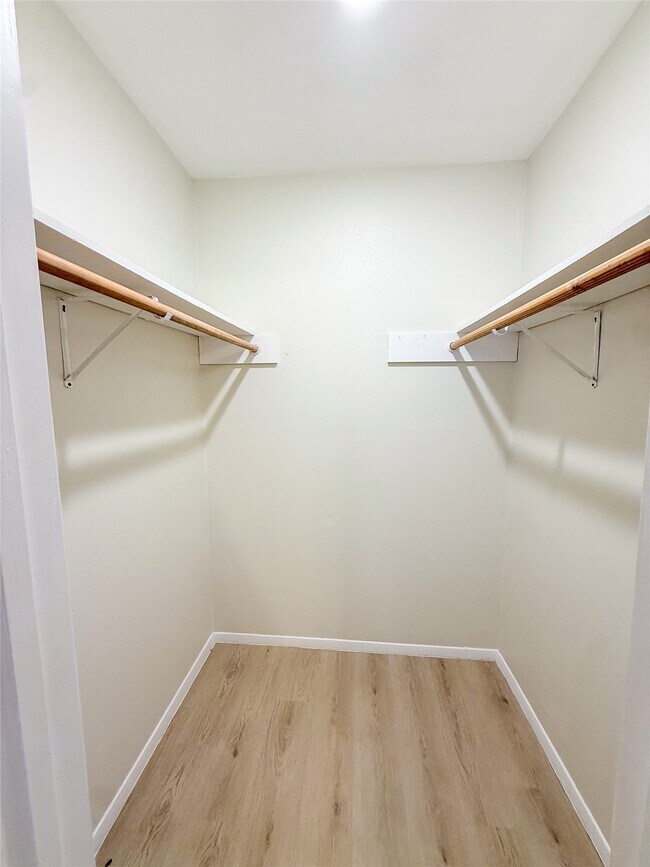 Building Photo - 4251 Rosegate Dr