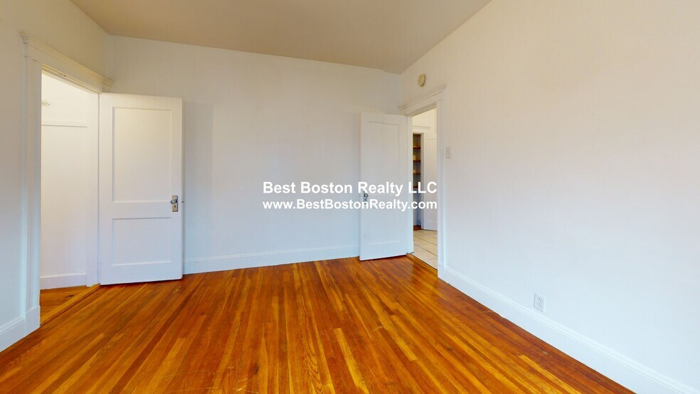 Building Photo - 27 Walter St