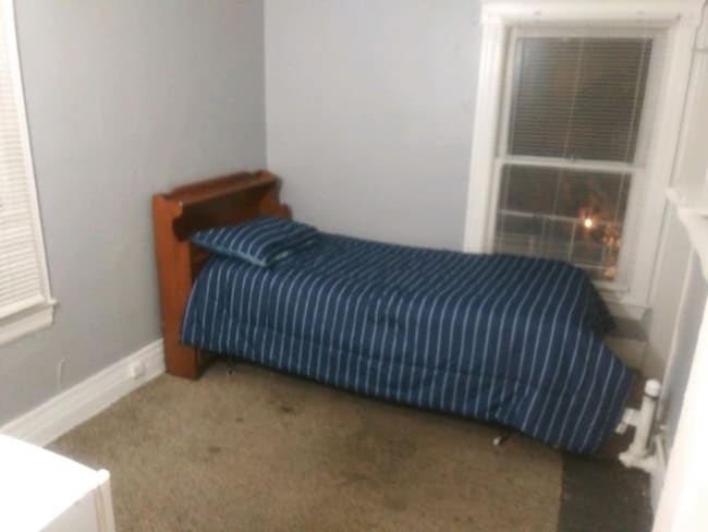 Building Photo - 18336 W Jefferson Ave