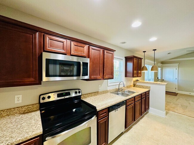 Building Photo - KINGS GRANT - Three bedroom/two bathroom h...