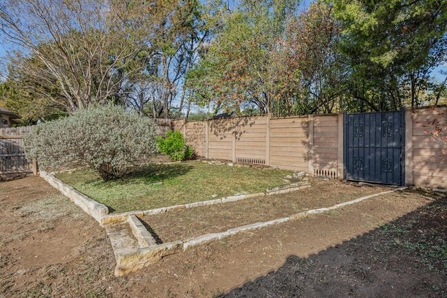 Building Photo - 336 Celery Loop