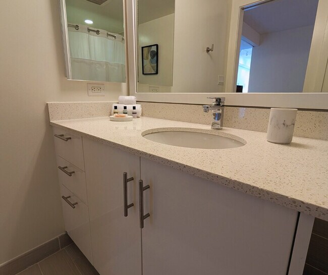 Building Photo - 900 10th St NW