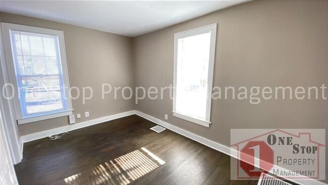 Building Photo - 3-bedroom, 2-bath in Liberty