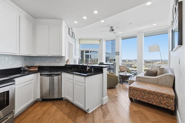 Building Photo - 500 Throckmorton St