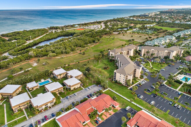 Building Photo - 131 Palm Ave