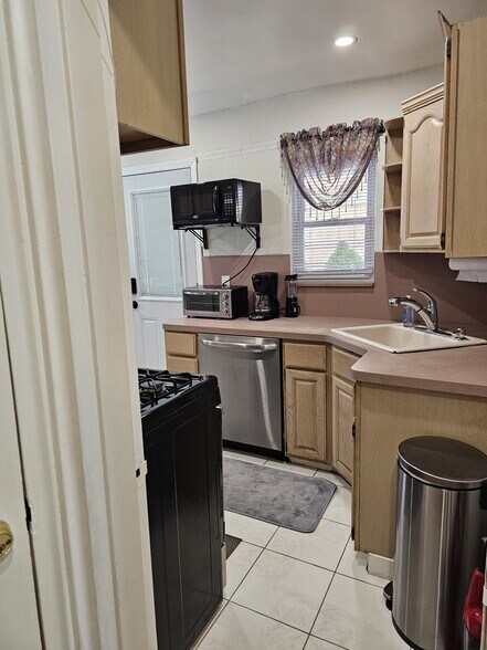 Building Photo - 55 Fieldmere St