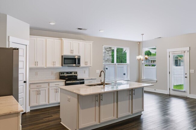 Building Photo - Beautiful 4 Bedroom, 3 Bath Home + Bonus - Available in Smyrna!