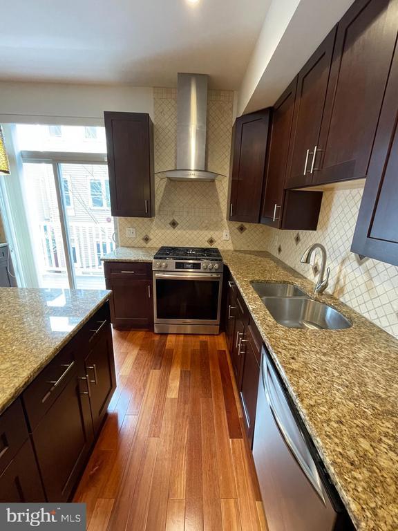 Building Photo - 2304 Alter St