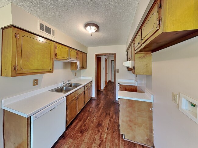 Building Photo - 3328 Shuster Cove