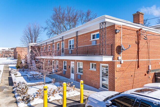 Primary Photo - Douglas Avenue Apartments