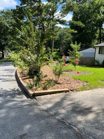 Building Photo - 375 Cologne Dr SE