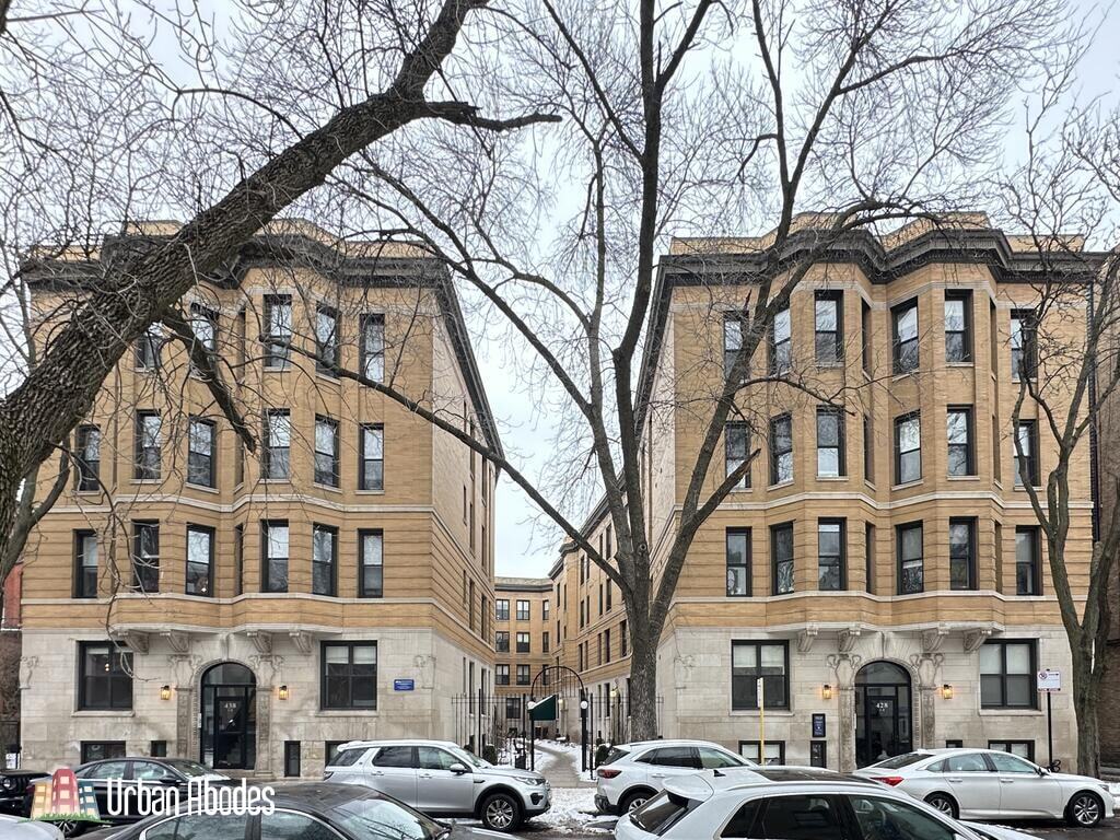 Building Photo - 445 W Belden Ave