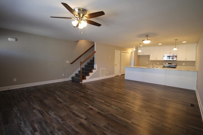 Building Photo - 704 Cobblestone Dr