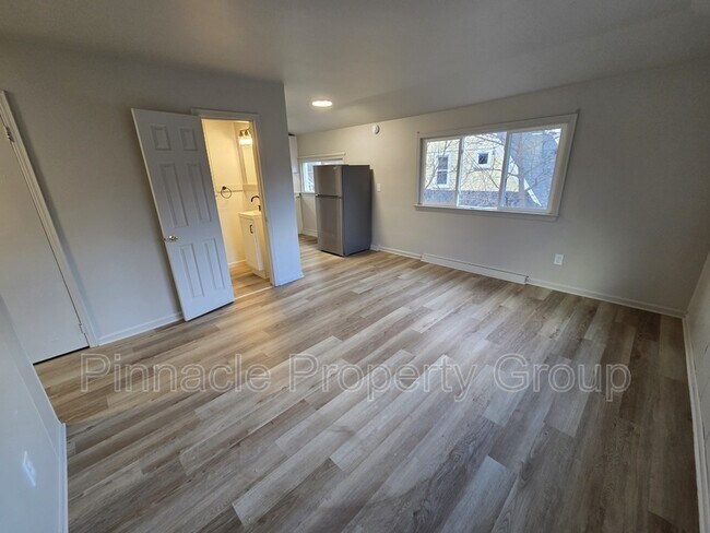 Building Photo - 834 N Leroy St