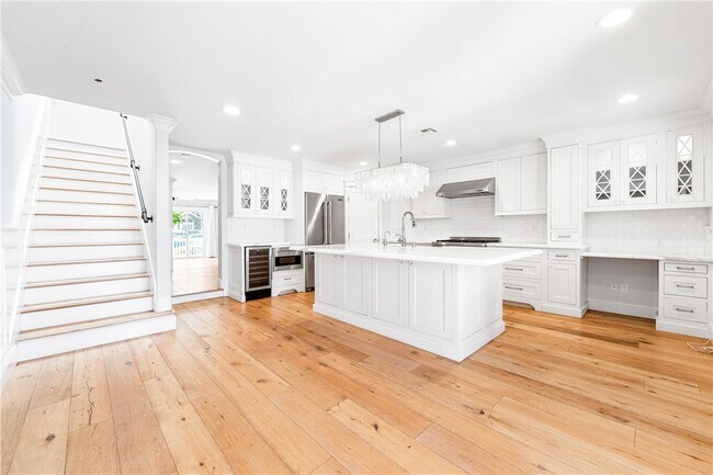 Building Photo - 308 7th St