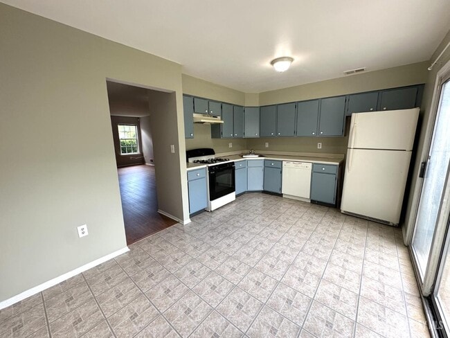 Building Photo - 17 Canterbury Cir