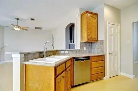 Building Photo - 8729 Sunset Trace Dr