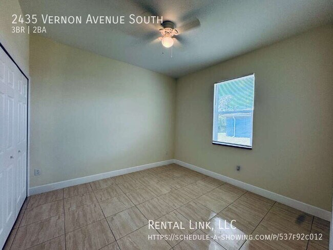 Building Photo - 2435 Vernon Ave S