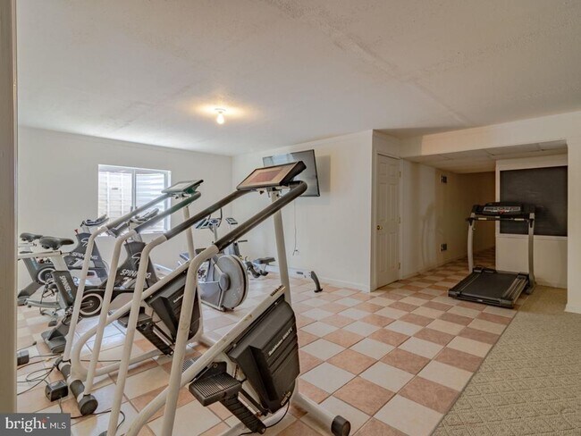Building Photo - 31171 Mills Chase Dr