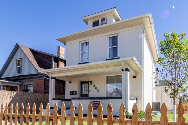 Building Photo - "COMING SOON" Stunning Remodeled Patio Hom...