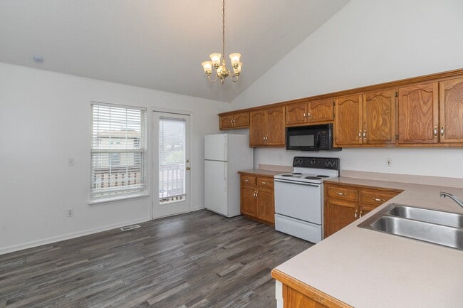 Building Photo - ****COMING SOON**** 3 Bedroom Townhome nea...