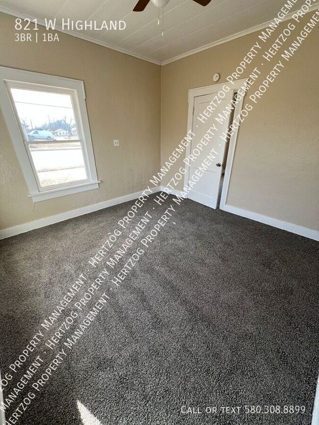 Building Photo - 821 W Highland-