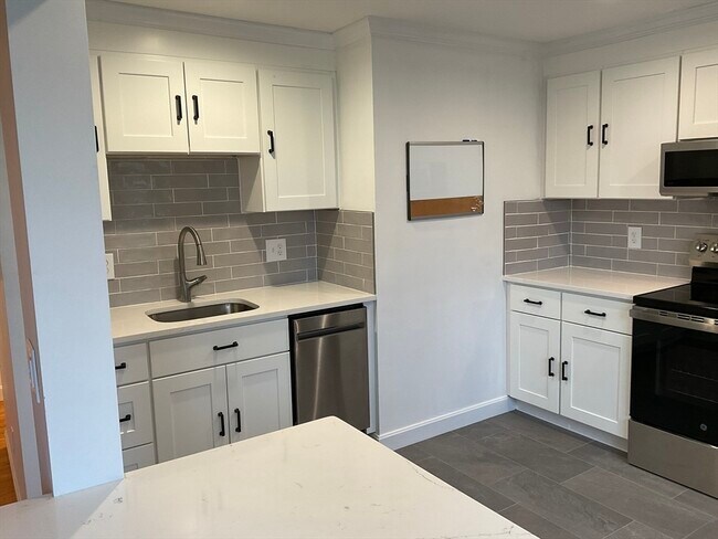 Building Photo - 26 Summer St