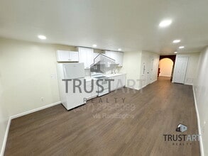 Building Photo - 910 N 41st St