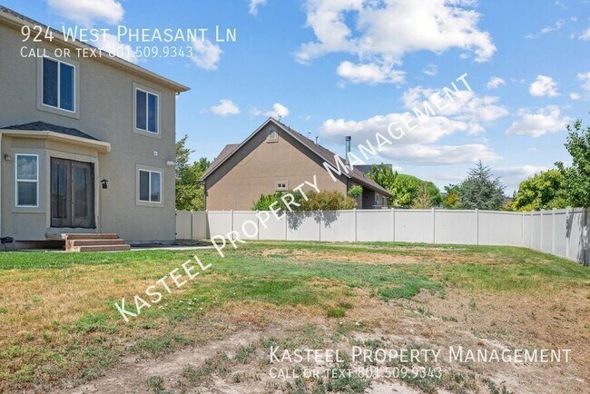 Building Photo - 924 W Pheasant Ln